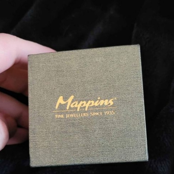 10K gold and diamond ring - Picture 3 of 5